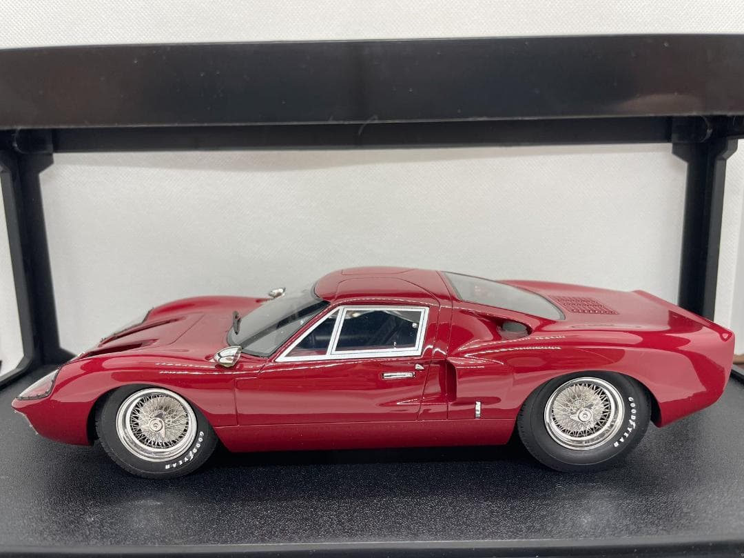 104-028 Cult 1/18 フォード GT40 Mk III 1966