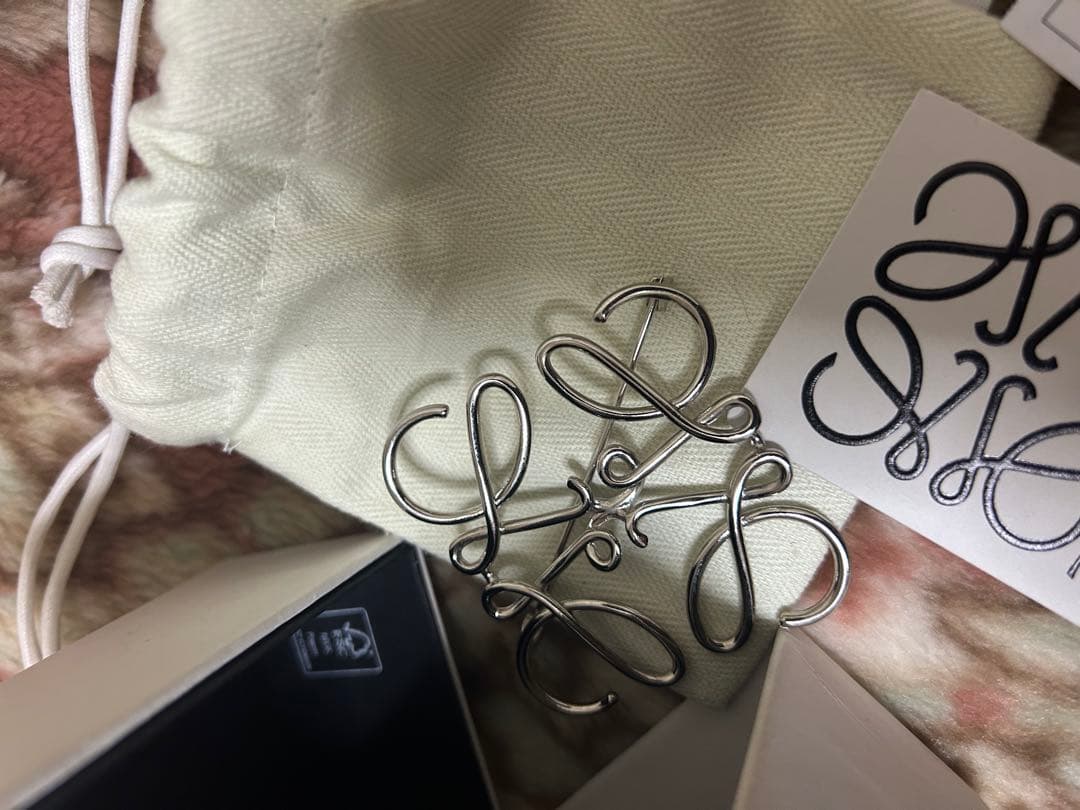 LOEWE シルバーブローチ 保存袋付き　ロエベ