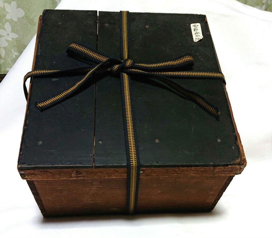 茶道具水指　石莊画山と木のデザインの陶器A403