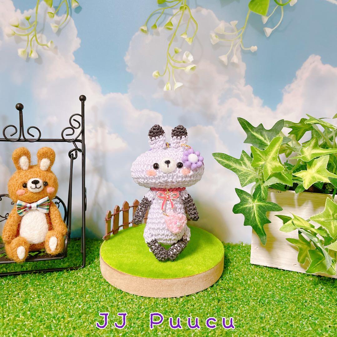 あみぐるみ　おしゃれ大好きペタンコペタうさちゃんリングキーホルダー☺︎他２点