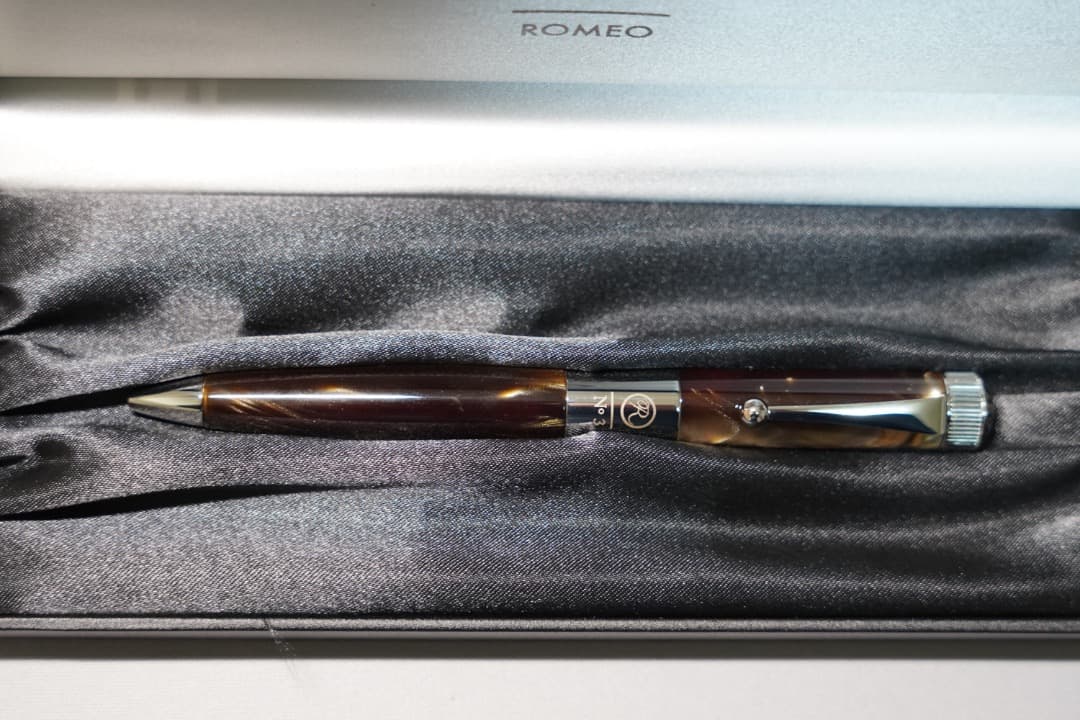 ロメオ 伊東屋 ROMEO Ｎｏ．３ボールペン 太軸 イタリアングレーＲ134