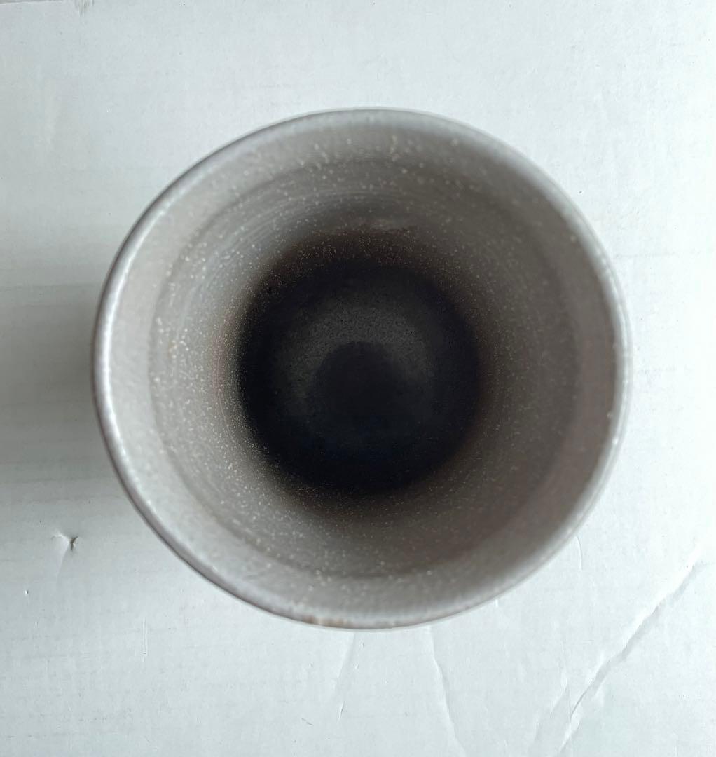 加藤釥　鮮やかな「釉彩蝶文　花入」