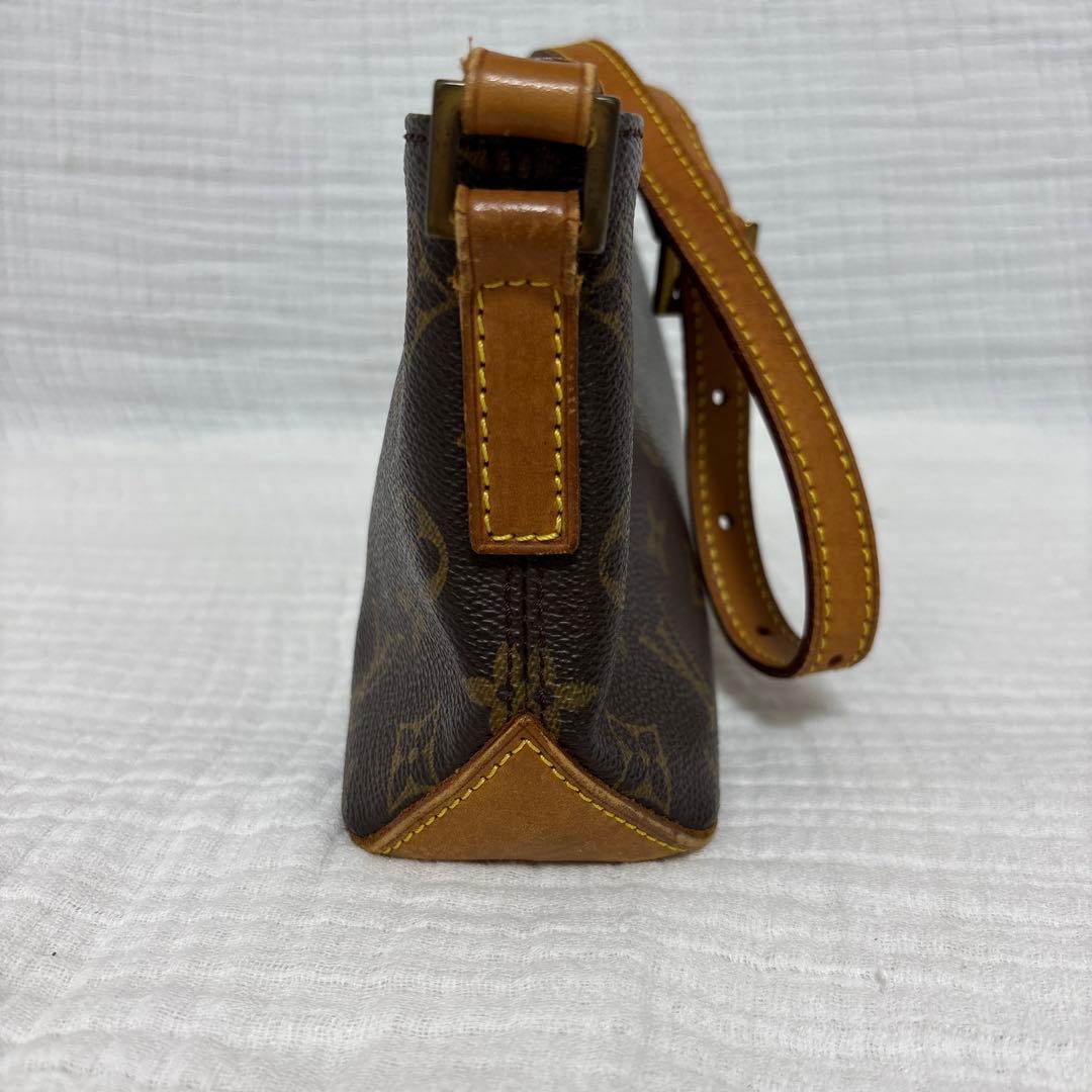 結衣ちゃんママ美品ルイ・ヴィトン モノグラム トロターショルダーバッグ