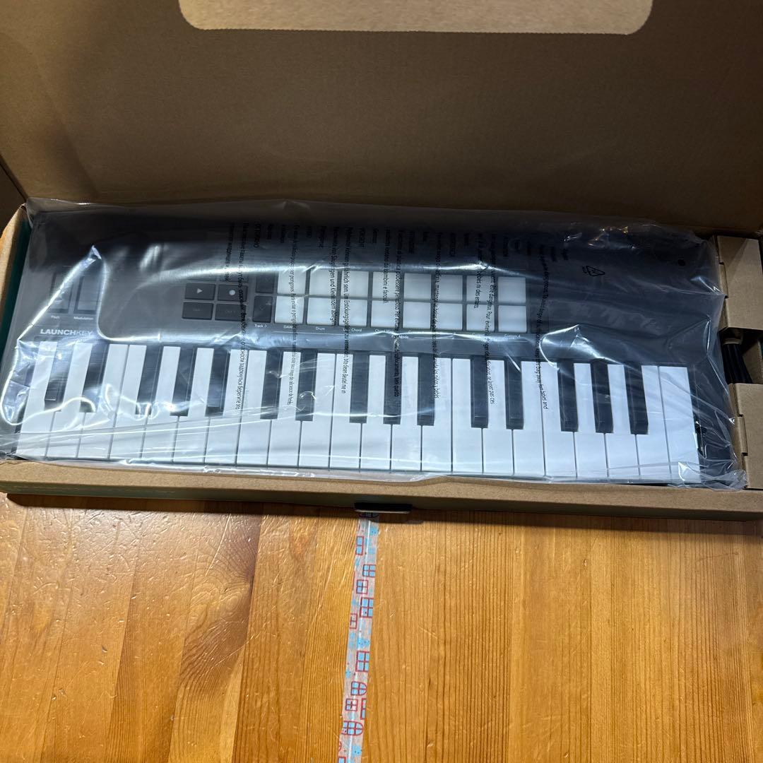 Novation Launchkey Mini 37 Mk4 MIDIキーボード