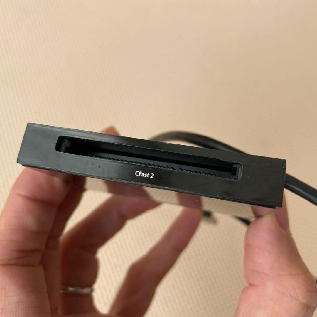 Transcend 128GB CFastカードとSanDiskリーダー
