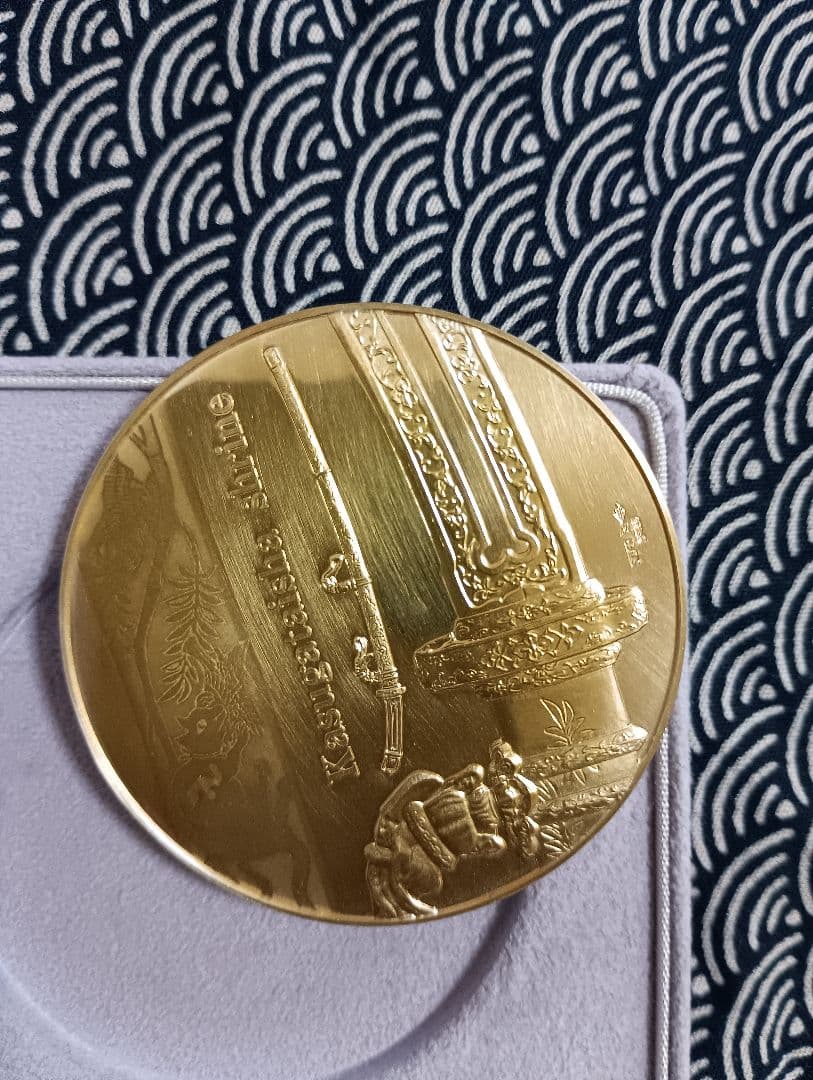 造幣局発行 国宝章牌 春日大社 純銀メダル　金地螺鈿毛抜形太刀
