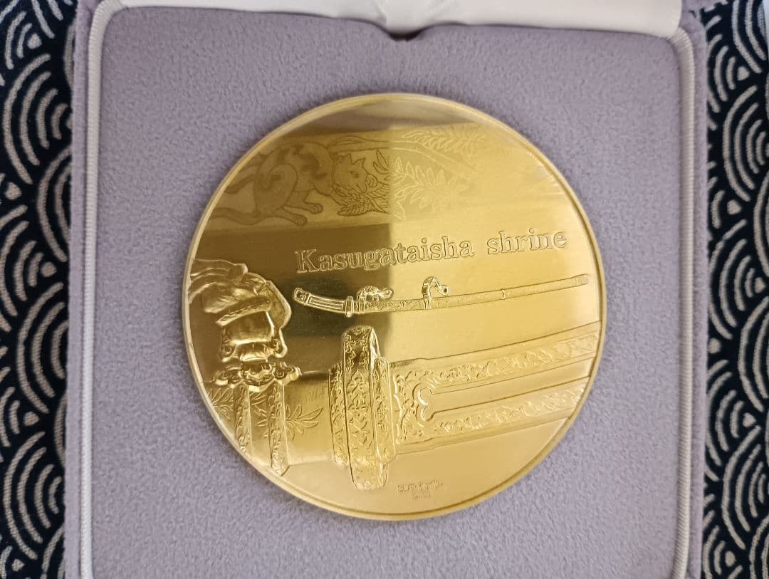 造幣局発行 国宝章牌 春日大社 純銀メダル　金地螺鈿毛抜形太刀