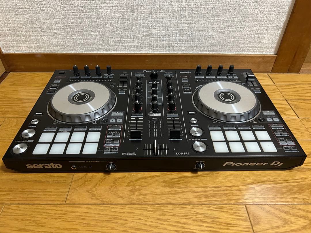 Pioneer DJ DDJ-SR2 コントローラー
