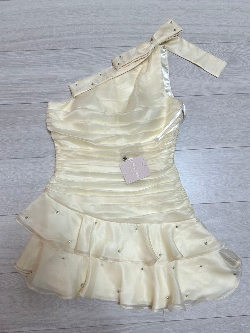 ROBE de FLEURS サテン　ワンショルダー　リボン　　キャバドレス