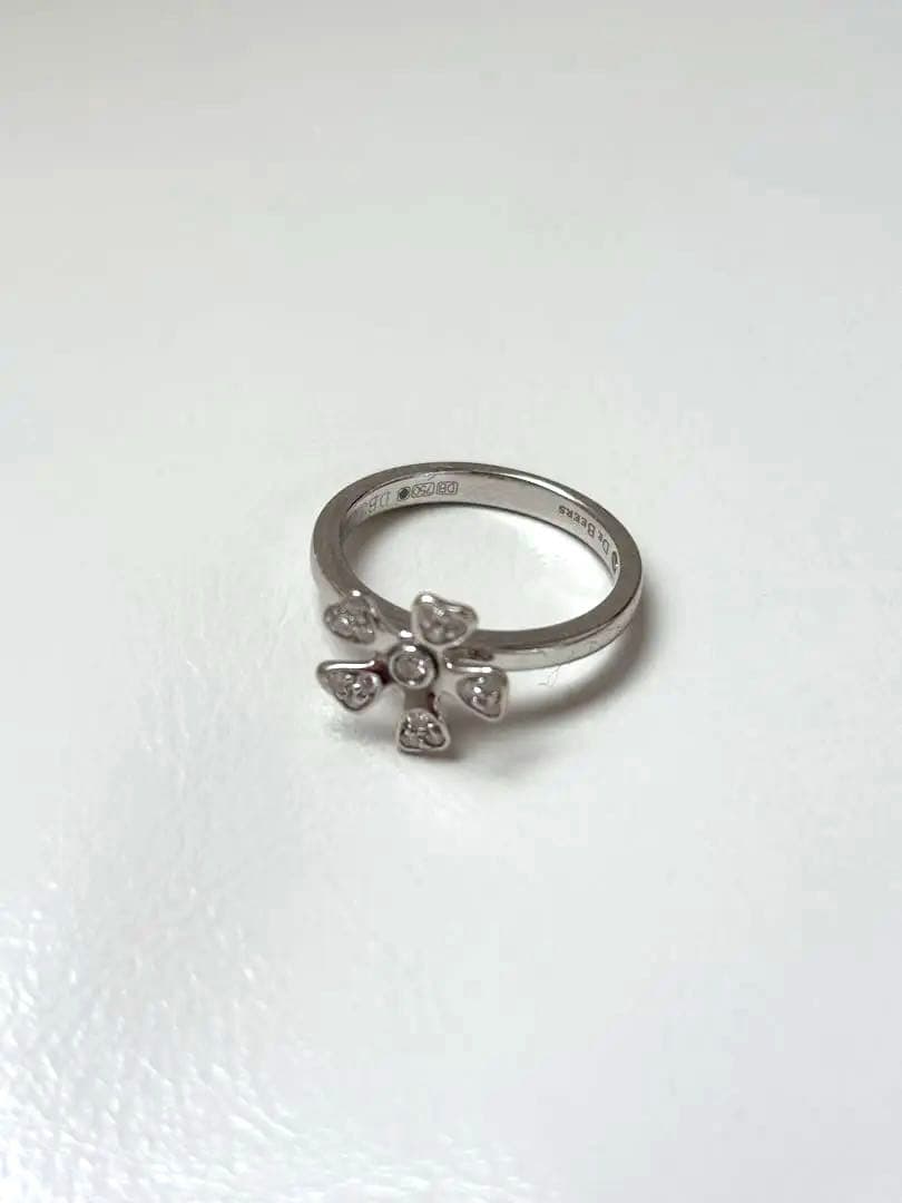 ダイヤモンド　フラワー　リング　ホワイトゴールド