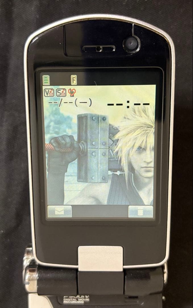 NTT DoCoMo P900iV 携帯電話 クラウドブラック FF7 AC