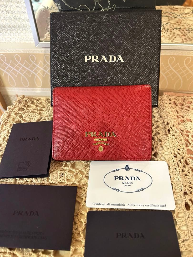 PRADA サフィアーノレザー 財布　赤