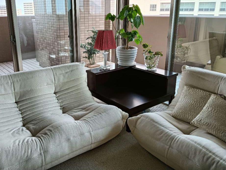 引取はお値引 ソファ用コーナーテーブル　正統派　高級家具モリシゲ　サイドテーブル