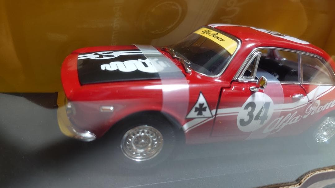 ロードシグネチャー　アルファロメオ ジュリア スプリント GTA １/18