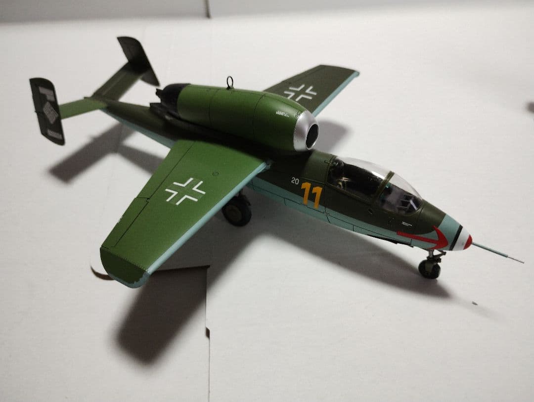 プラモデル完成機　1/48　ハインケルHe162a-2サラマンダー