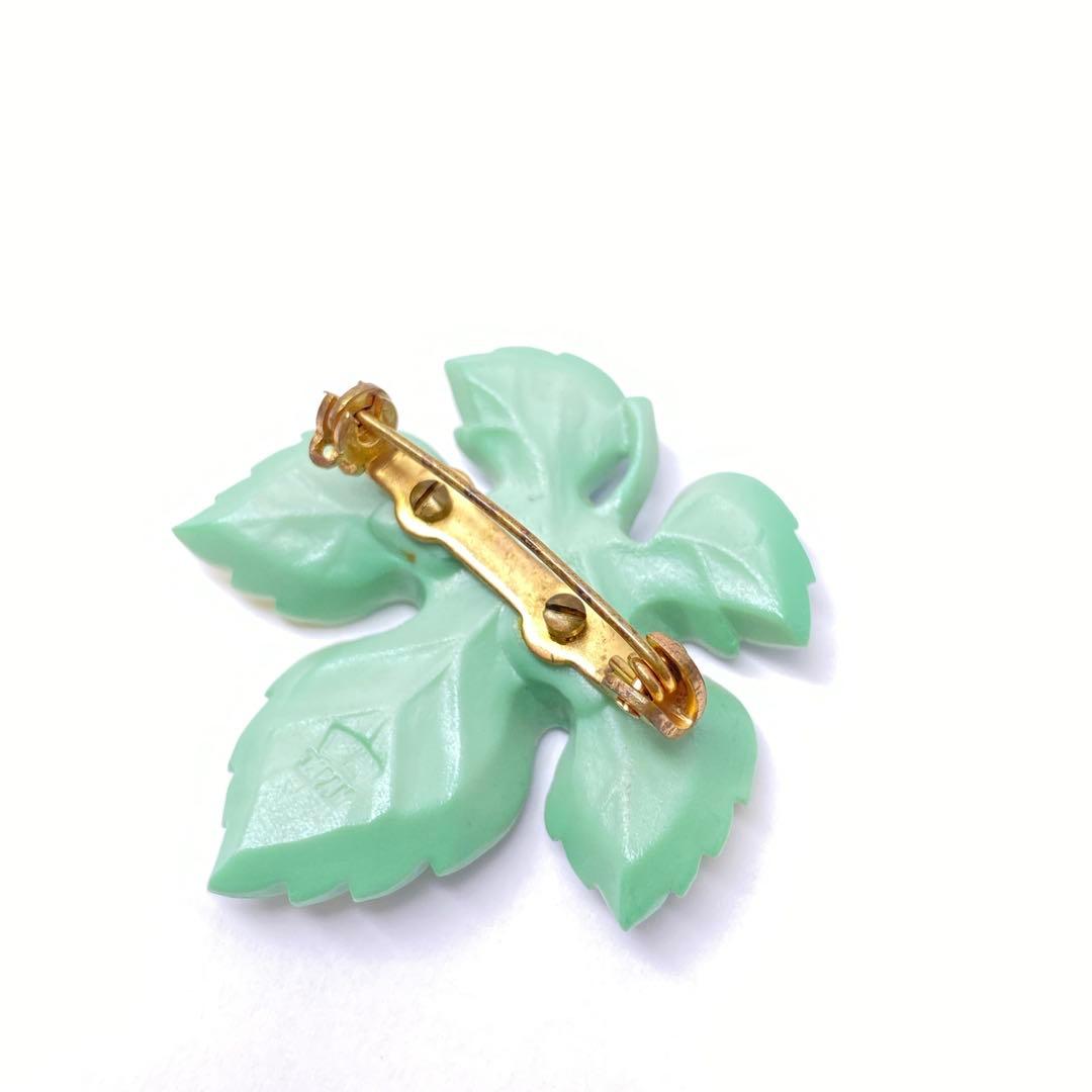 美品 俊兼 トシカネジュエリー 有田焼 葉っぱ 蔦 陶器 ブローチ