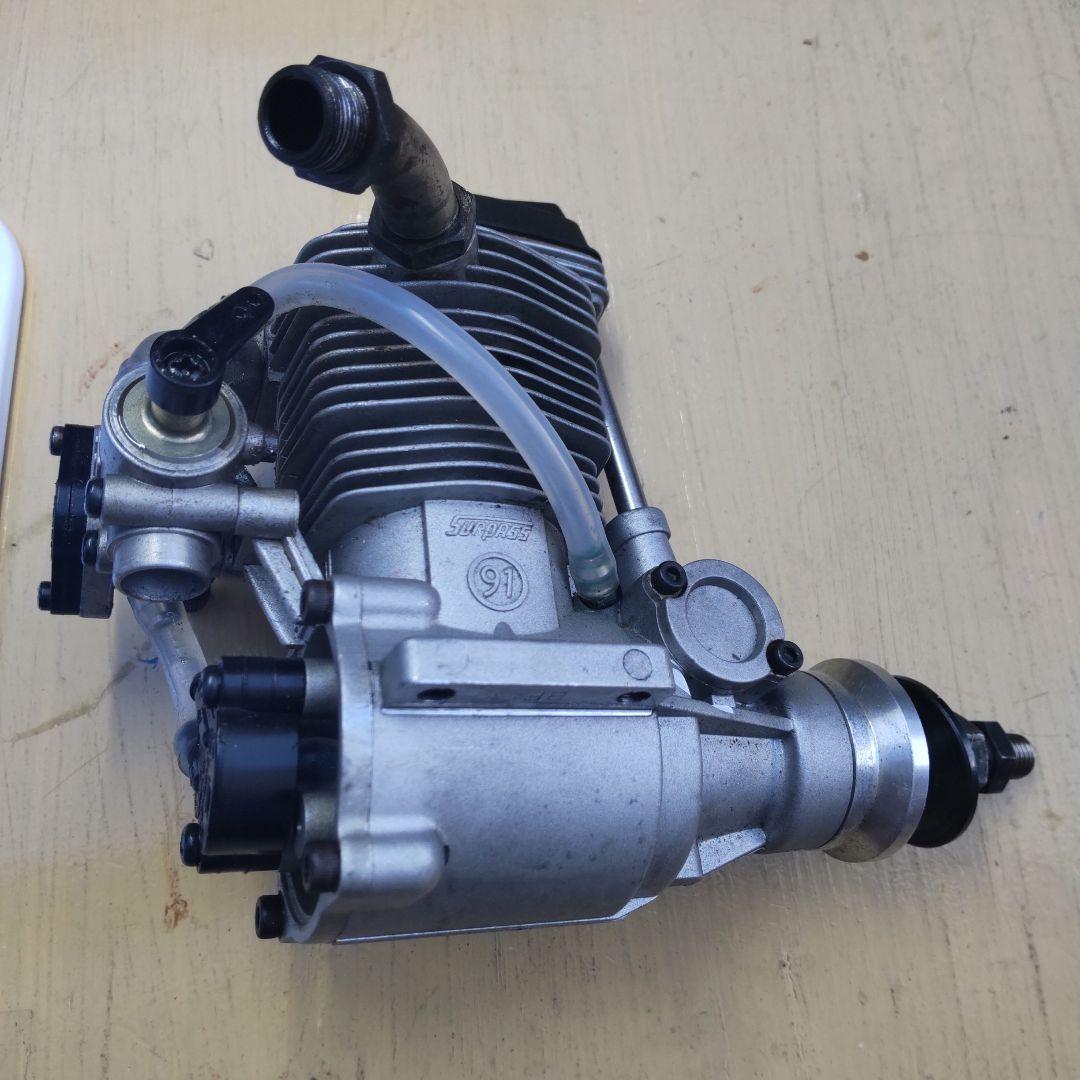 OS FSシリーズ 4ストロークエンジン91サーパス、燃料ポンプ付き