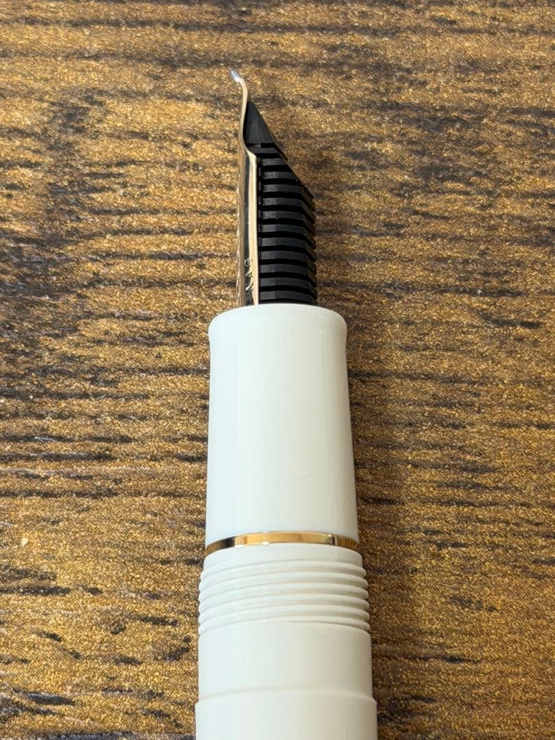 新品未使用　長刀　アイボリー　ふでDEまんねん　NAG セーラー　万年筆