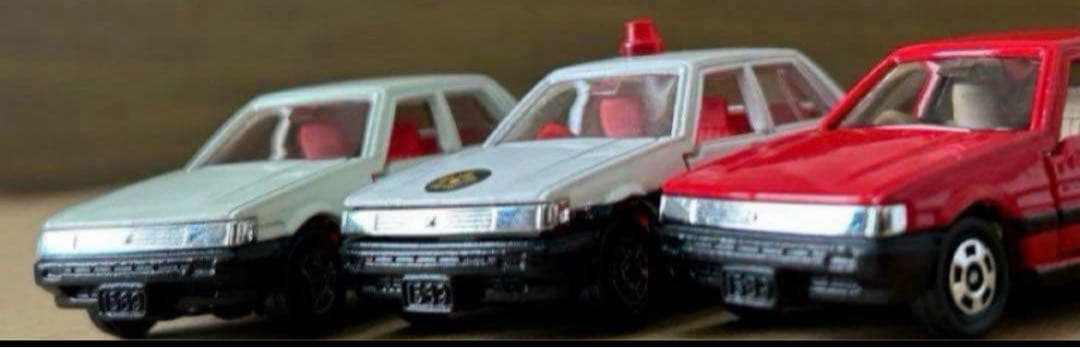 トミカ トヨタ カローラ 4ドアセダン 3 台セット