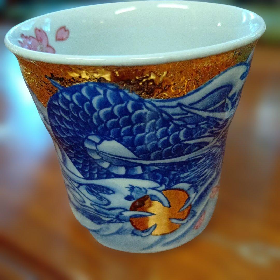 青いドラゴンと桜の花の陶器カップ