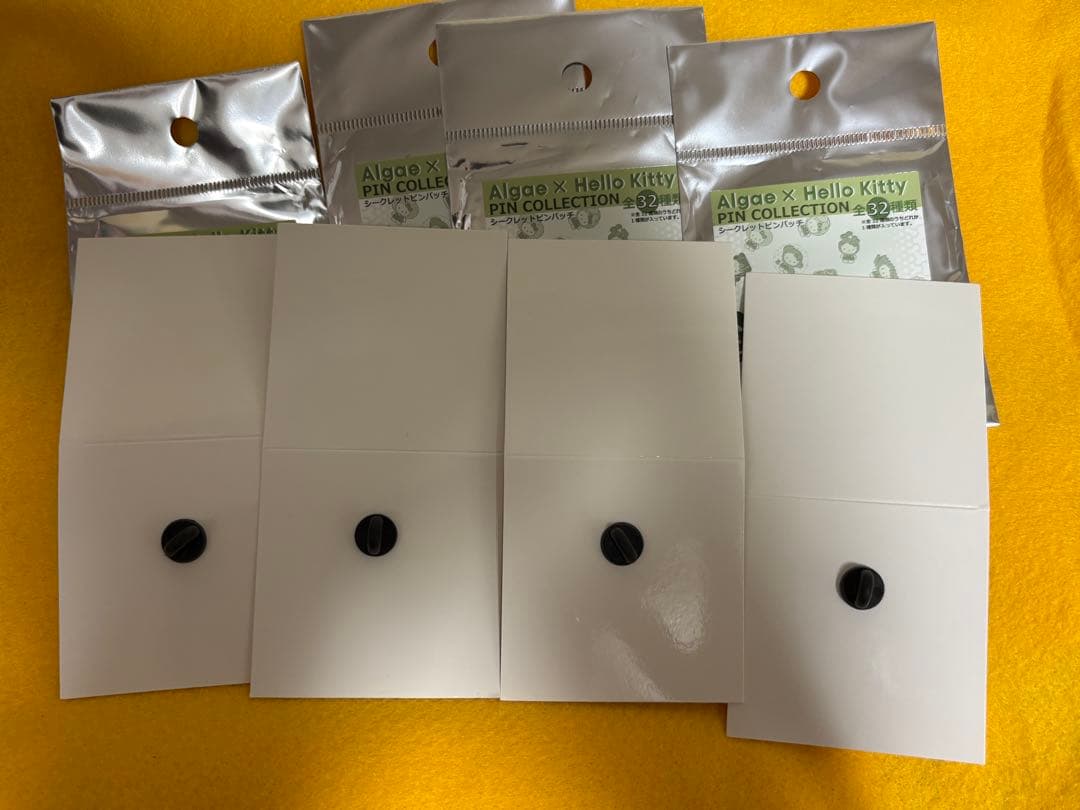 日本館藻キティ　ピンバッチ　4個セット