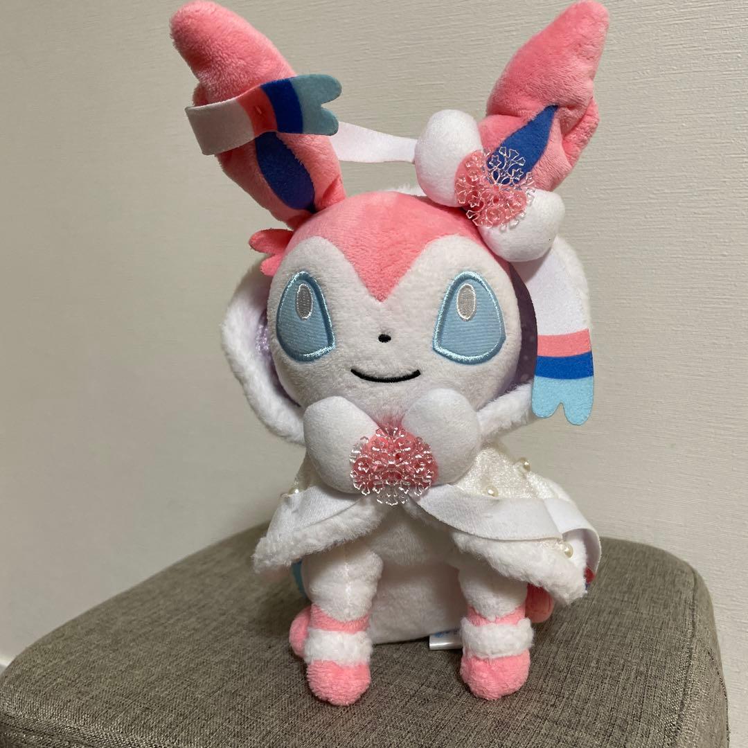 ニンフィア　クリスマス　サンタぬいぐるみ