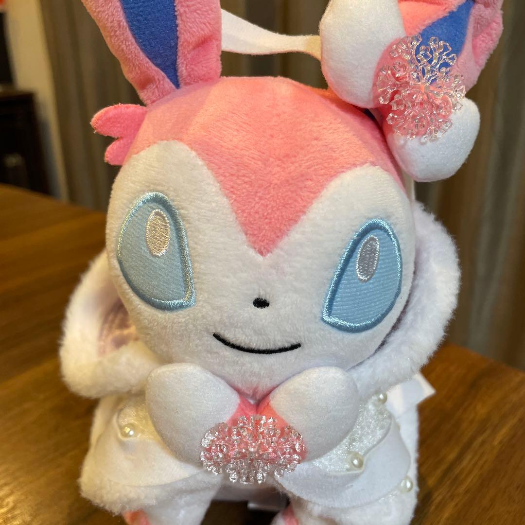 ニンフィア　クリスマス　サンタぬいぐるみ