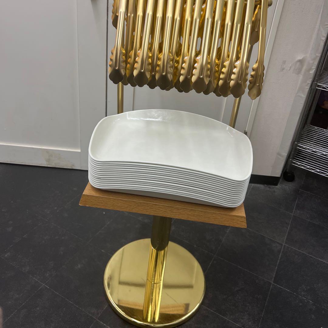 【中古品】シンプルセルフスタンド　パン屋　トング・トレー 台 収納 飾り棚