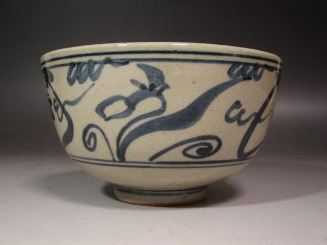 【セール中】★　膳所焼　安南写　唐草文茶碗　表千家十三代即中斎の花押★x327