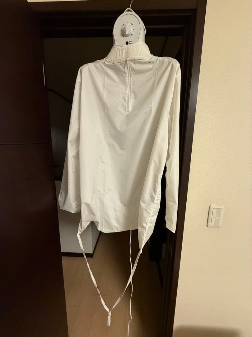 【ほぼ新品】サンコー　シワを伸ばすハンガー型乾燥機「アイロンいら〜ず」ホワイト