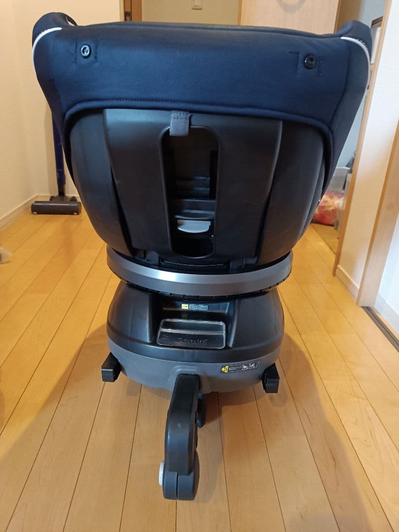 Combiチャイルドシート クルムーヴネイビーISOFIX回転式　CG-CIG