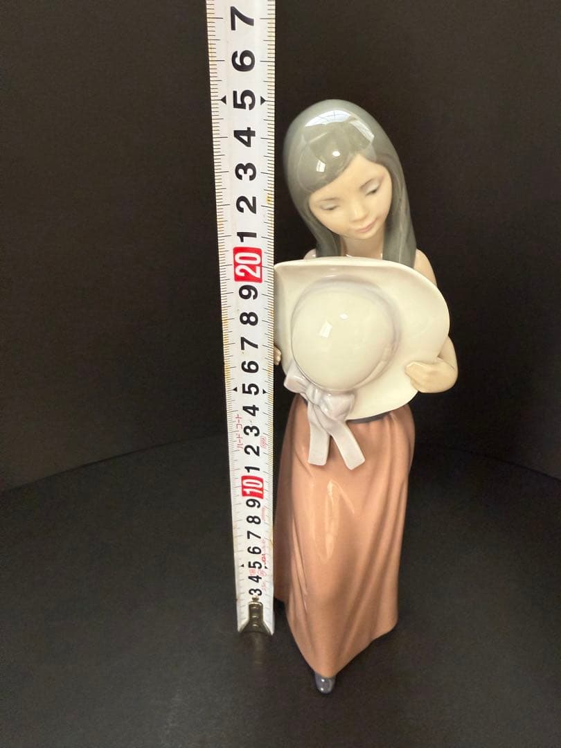 リヤドロ スペイン Bashful Girl 内気な女の子 少女 陶磁器人形