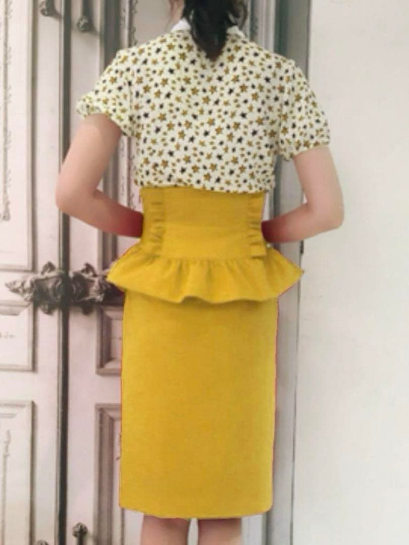 【新品タグ付】manielle ペプラムフリルスカート ゴールド【adk001】