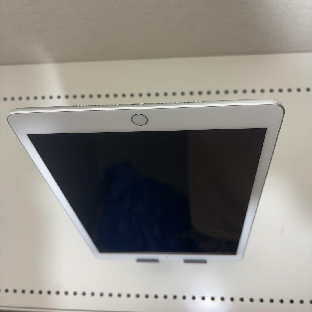 バッテリー良好　早い者勝ち　iPad 第8世代　Cellular 32GB