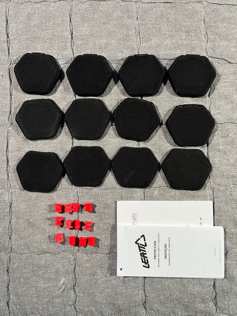 Leatt Z-Frame ニーブレース Lサイズ ブラック