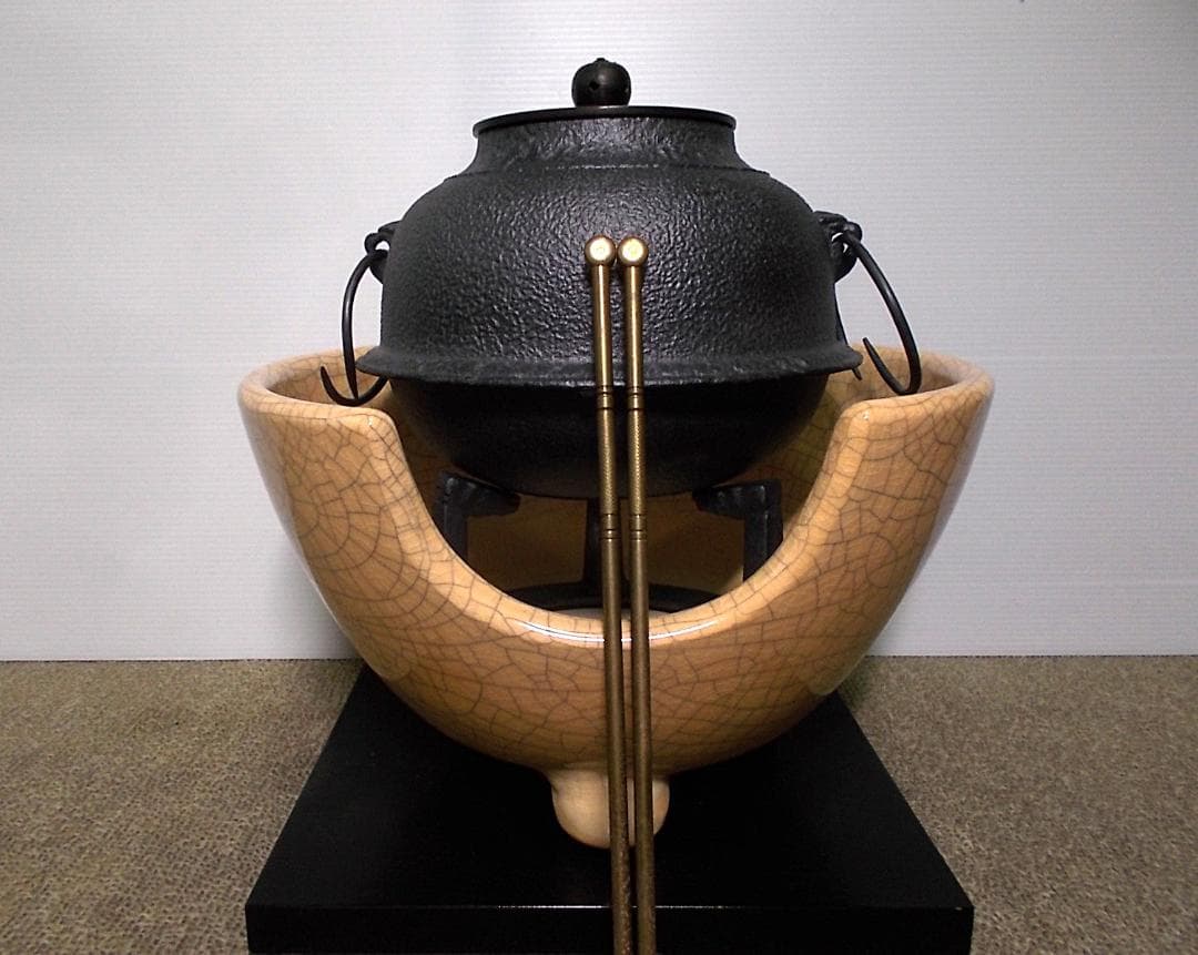 茶道具 薩摩焼枇杷色 風炉釜セット 未使用五徳 あじろ鉄 釜環 敷板 真鍮製火箸