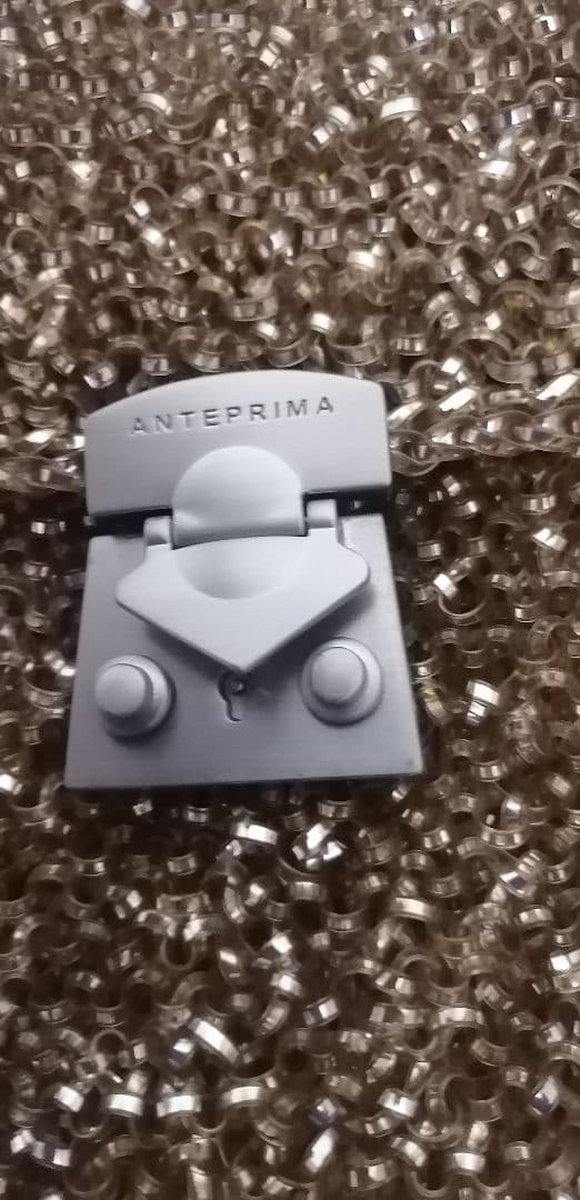 美品アンテプリマ　ゴールド パーティーバッグ