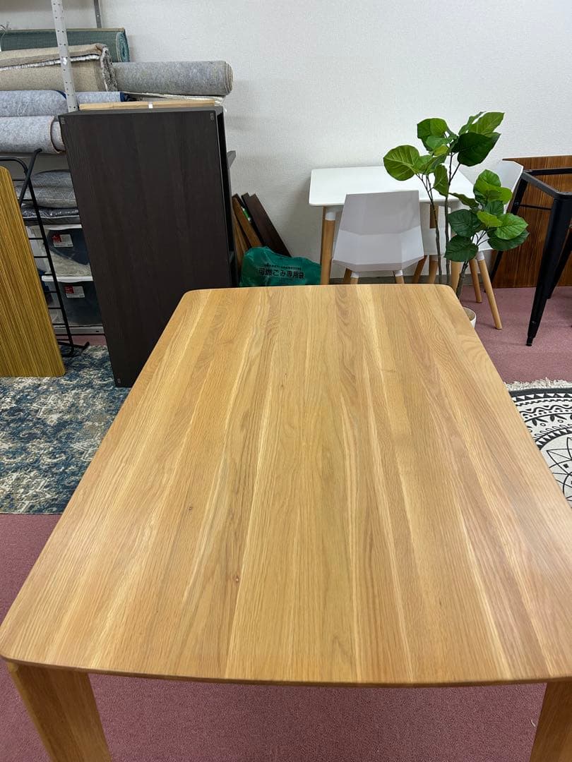 モデルルーム展示品オーク無垢のダイニングテーブル