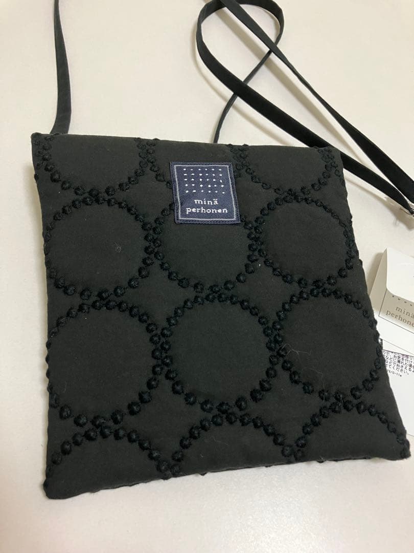 ミナペルホネン黒 pocket bag