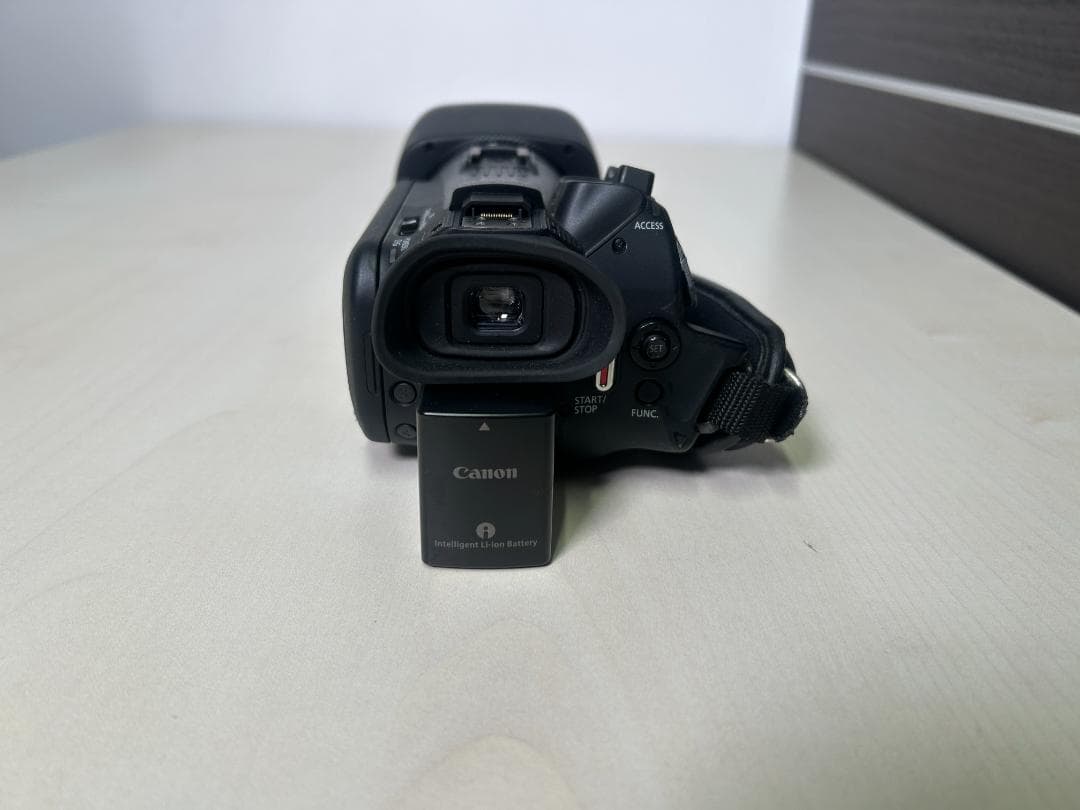 Canon XA25 業務用ビデオカメラ ハンドル,バッテリーチャージャー付き