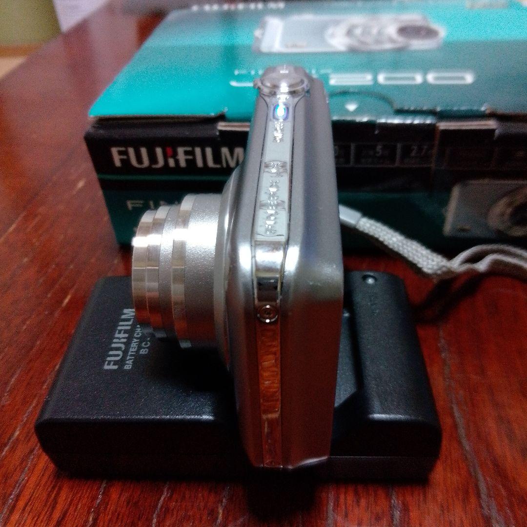 FUJIFILM FINEPIX JX200 本体と付属品