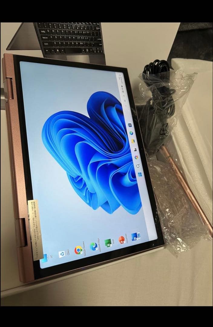 可愛いパソコン　オールピンク　ノートPC 2way タッチパネル