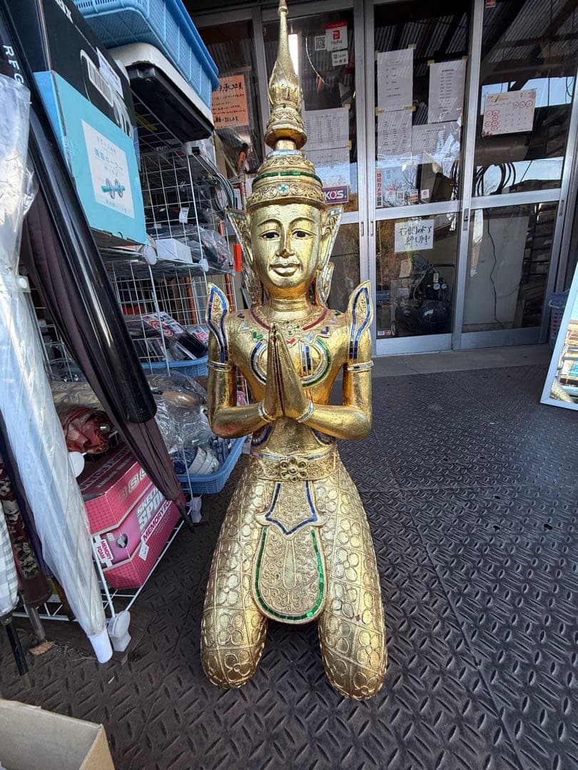 手彫りの金箔タイの天使像：レインツリー木製モザイク象嵌