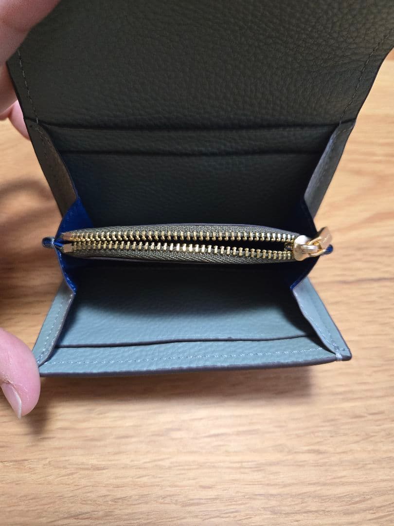 トリーバーチ　ミニウォレット　水色