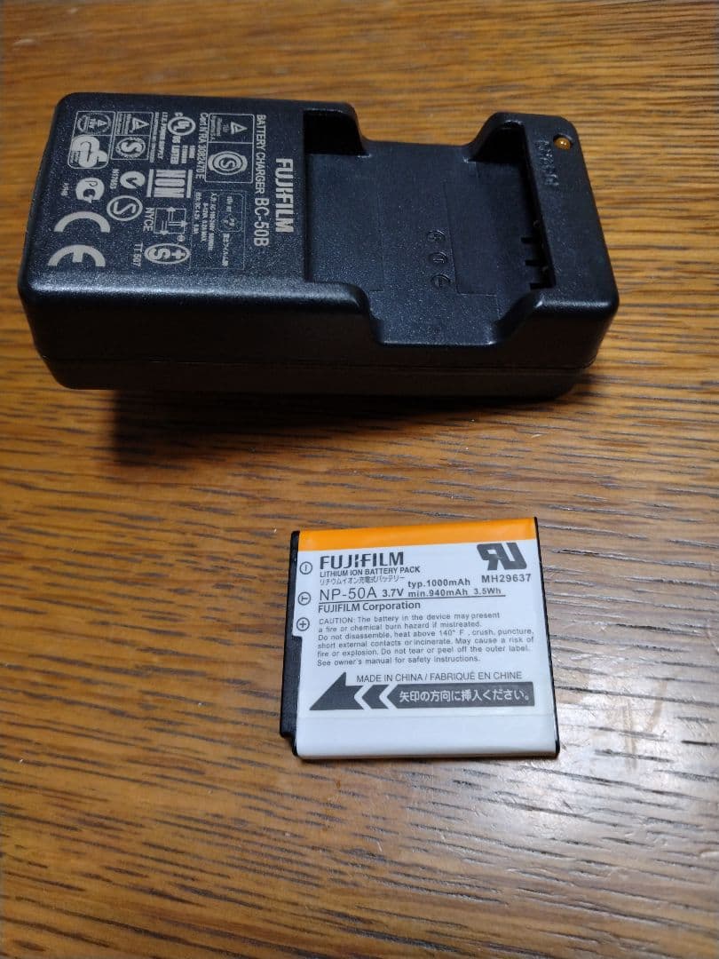 【箱あり】FUJIFILM XF1 富士フィルムコンパクトデジタルカメラ　黒