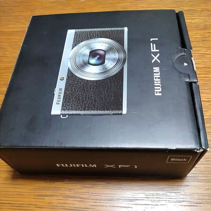 【箱あり】FUJIFILM XF1 富士フィルムコンパクトデジタルカメラ　黒