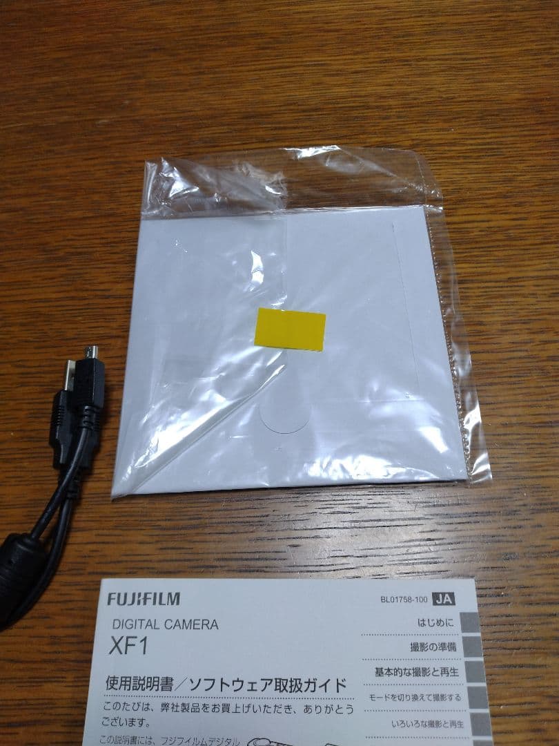 【箱あり】FUJIFILM XF1 富士フィルムコンパクトデジタルカメラ　黒