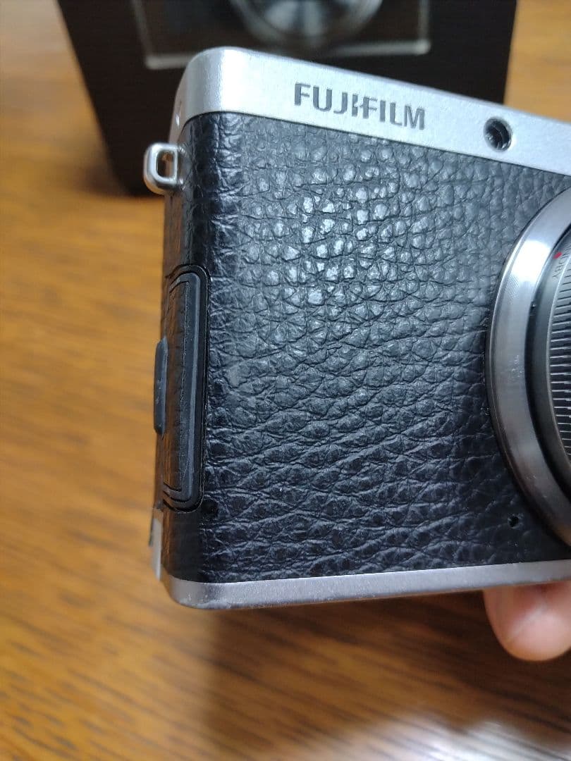 【箱あり】FUJIFILM XF1 富士フィルムコンパクトデジタルカメラ　黒