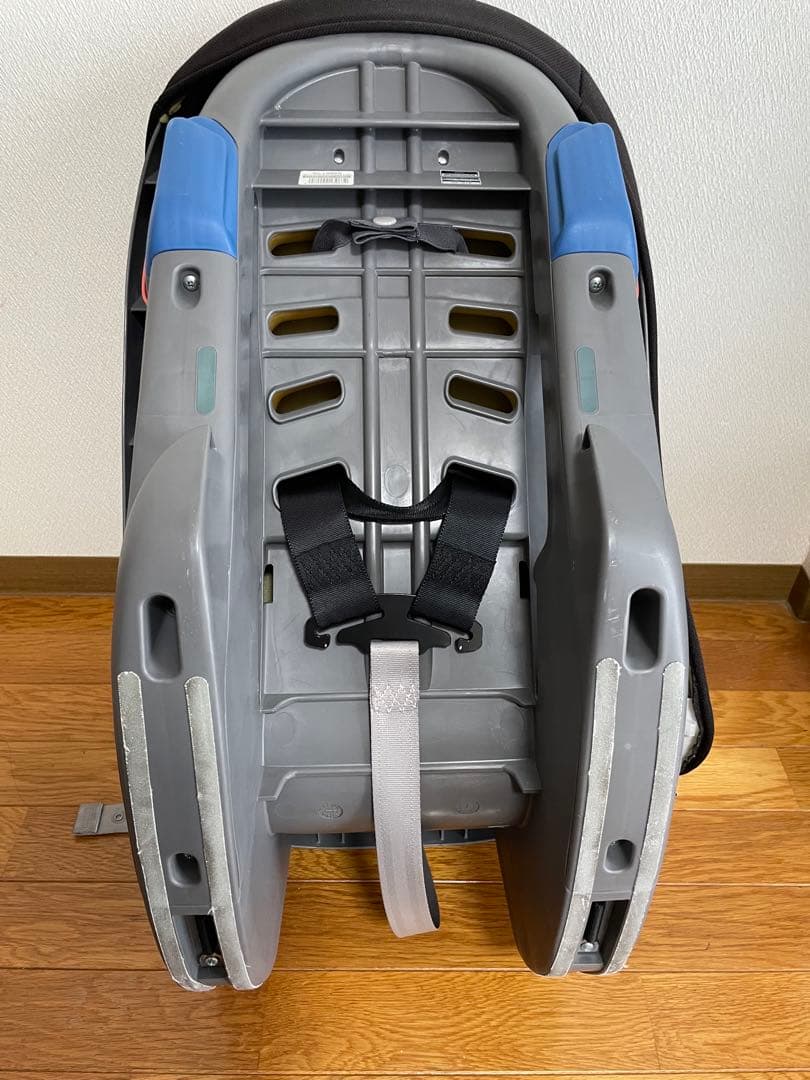 極美品　コンビ チャイルドシート ミニマグランデ EG UB レッド　新生児から