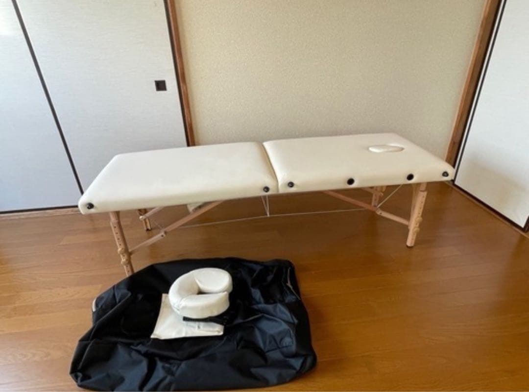 折りたたみ式マッサージベッド クリーム色